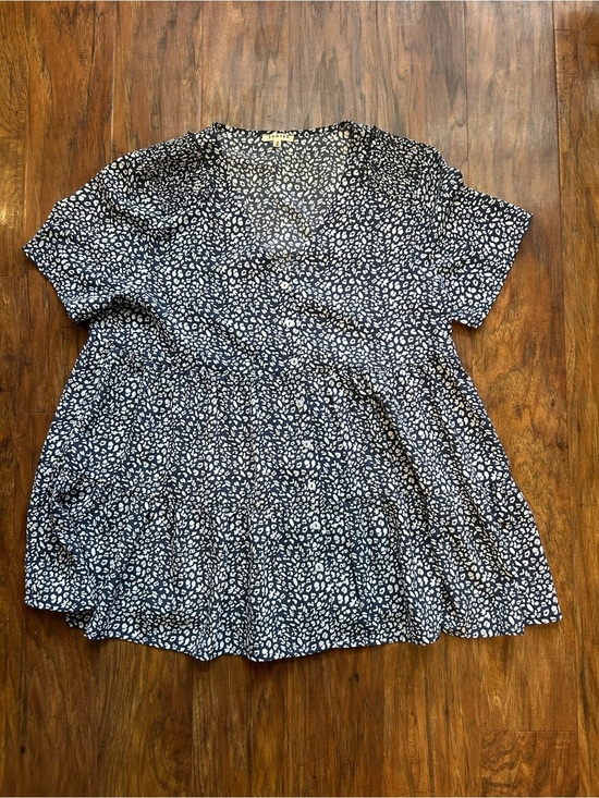 JODIFL Tops - JODIFL Navy and White V-Neck Short Sleeve Babydoll Tunic